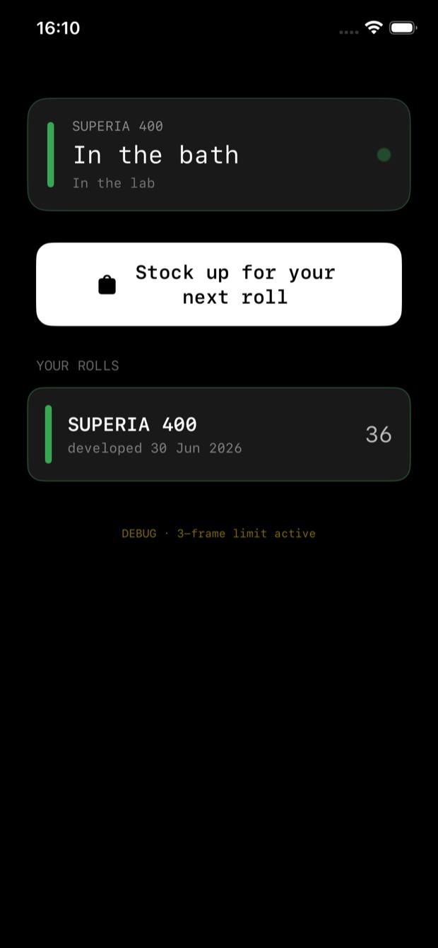 SLOSTA lab status — a roll card reading 'SUPERIA 400 · In the bath · In the lab', the qualitative development wait
